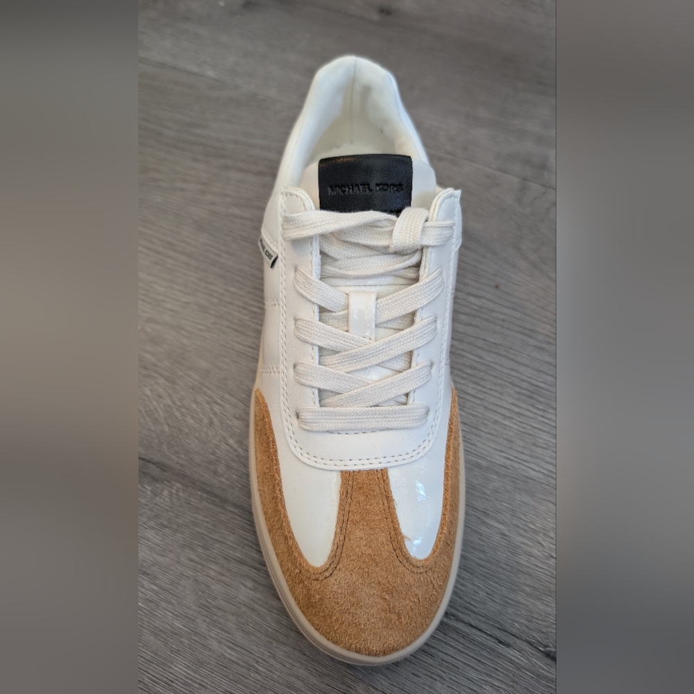 Michael Kors Sneakers in White and Brown